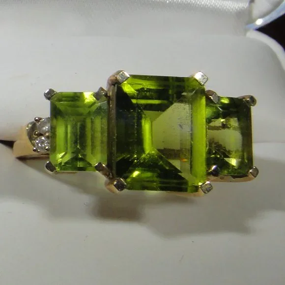 Peridot Ring - Picture 3 of 10